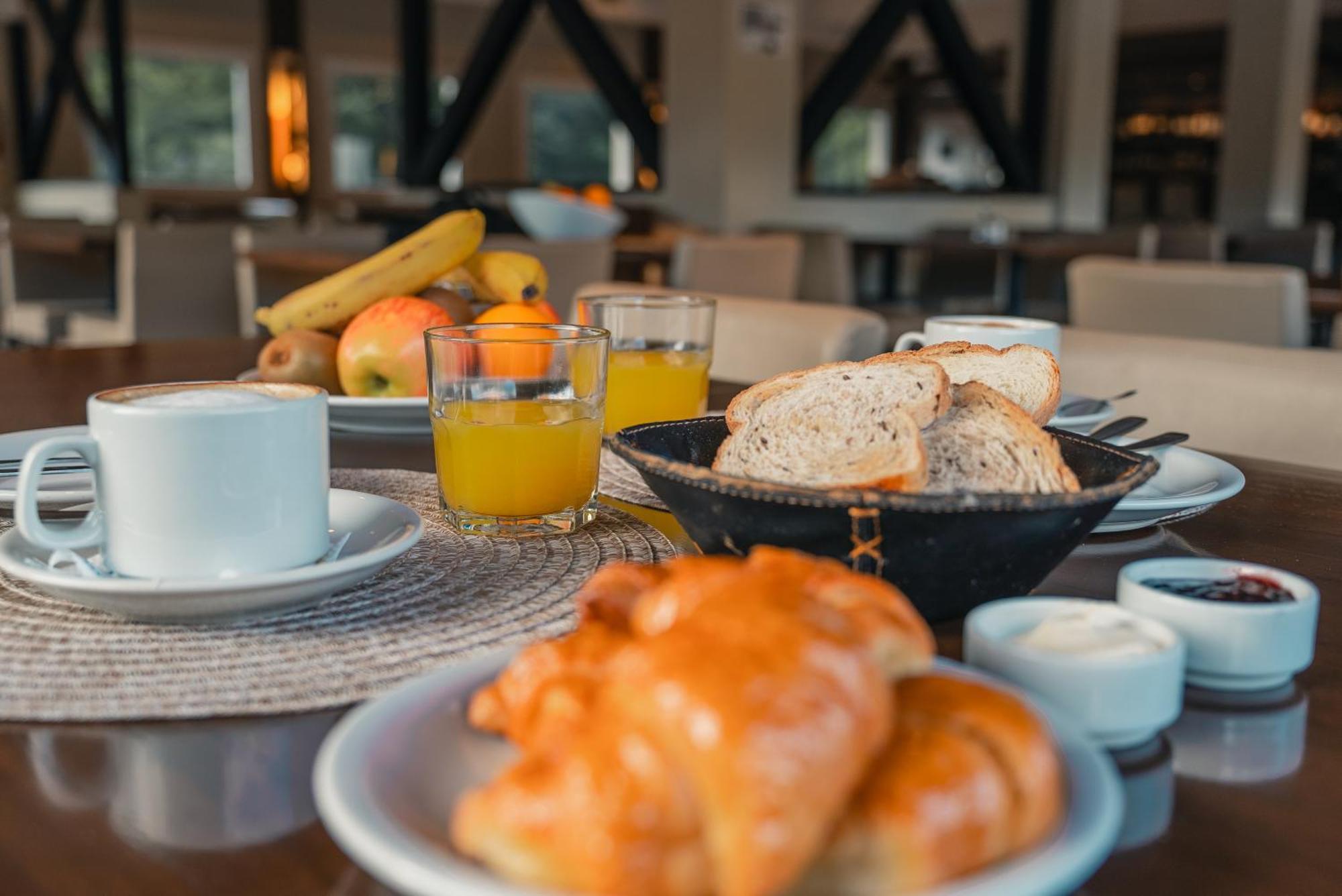 Hotel Puerto Blest Bagian luar foto