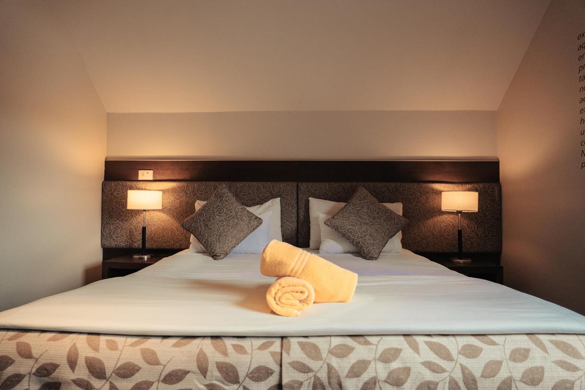Hotel Puerto Blest Bagian luar foto